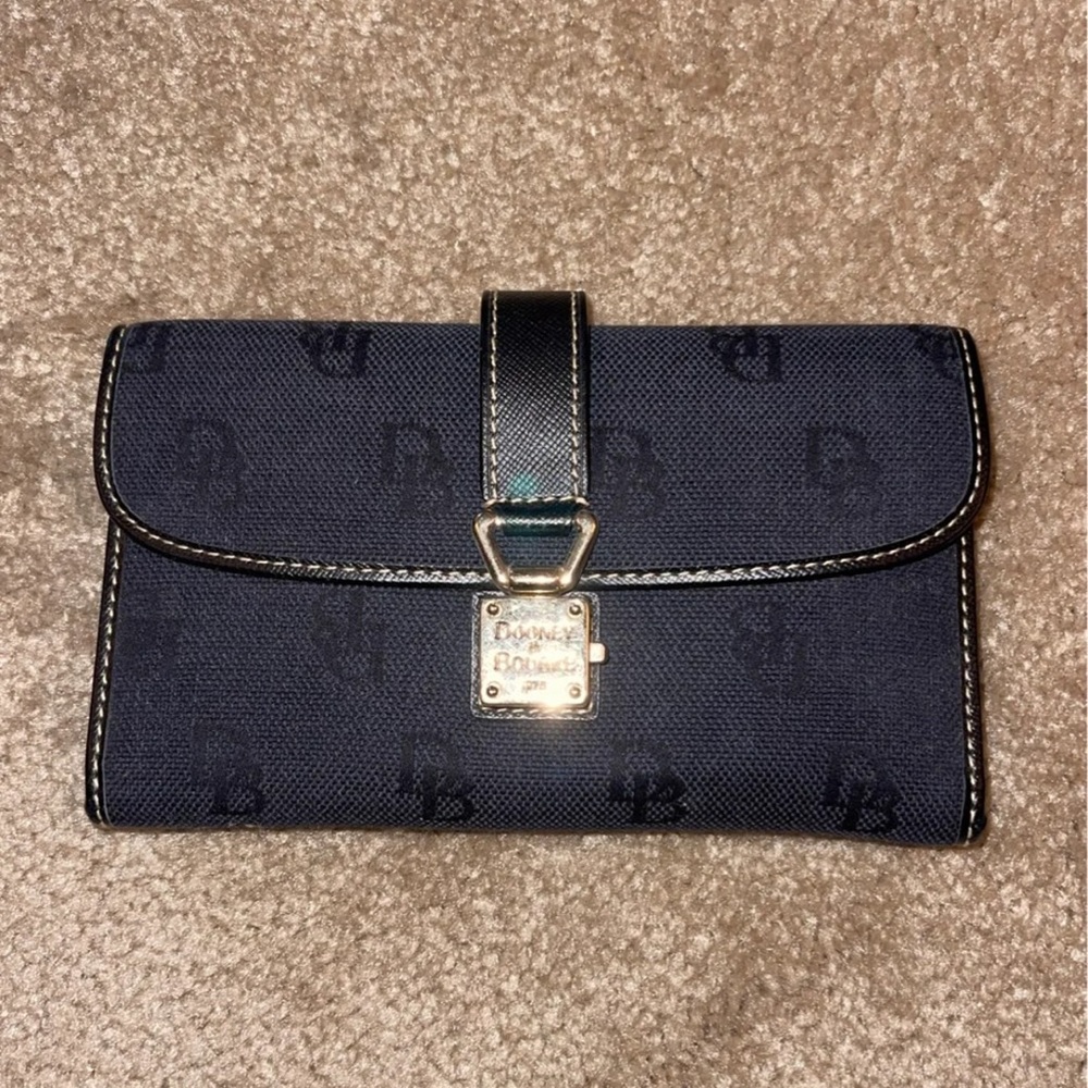 Dooney and Bourke wallet